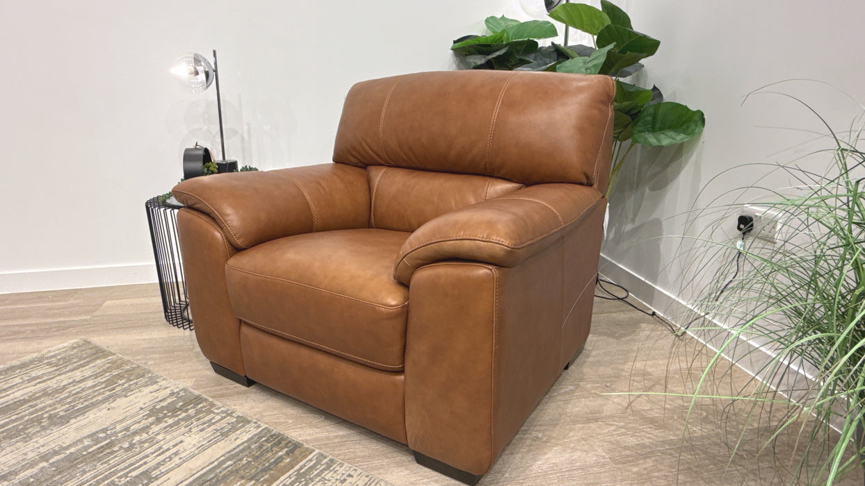 Sofology Santina Leather Chair in Relaxed Soft Tan