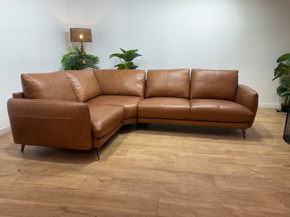 Sofology Adler Leather 1 Corner 2 in Relaxed Soft Tan