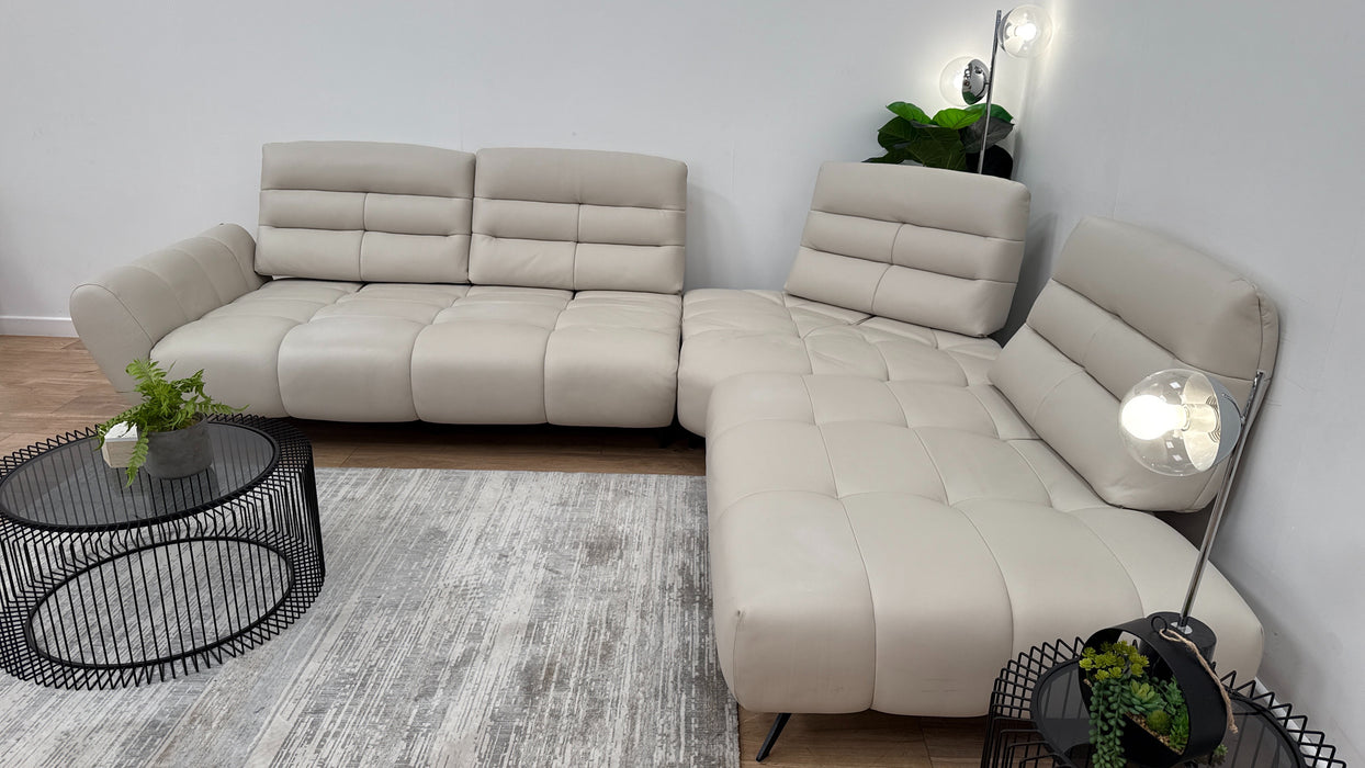 DFS Azienda Leather Corner in Frost