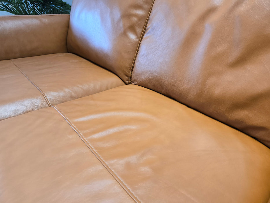 Fellini 2 Seater - Leather Sofa - Alaska Brittany