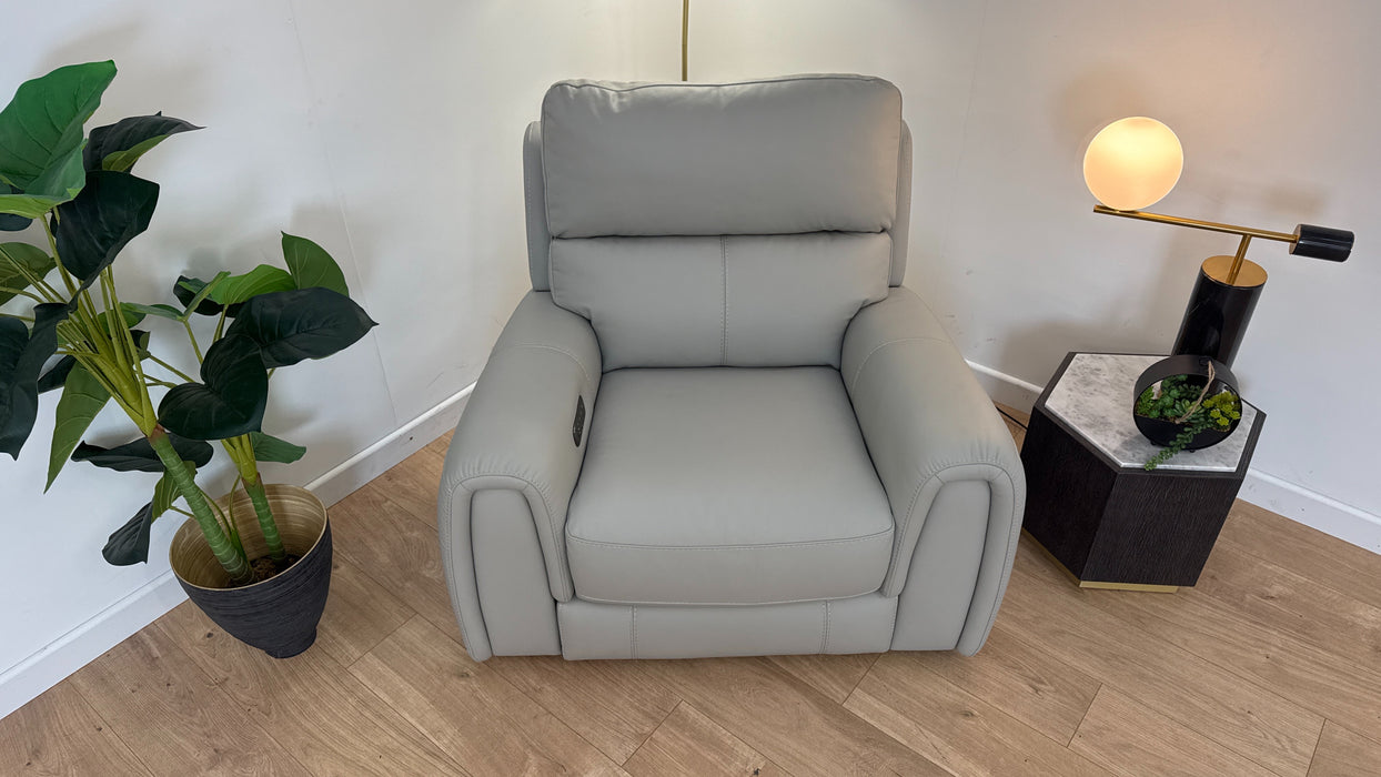 chair - sample -Trusty Matt Leather Light Grey -Pow Rec, Pow Hdrst, Lumbar