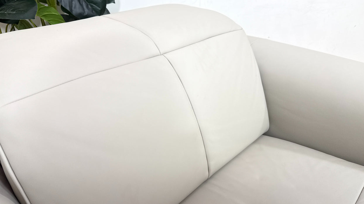 Sofology Riviera Leather Loveseat Power Recliner/Headrest in Trusty Super Matt Cloud Grey