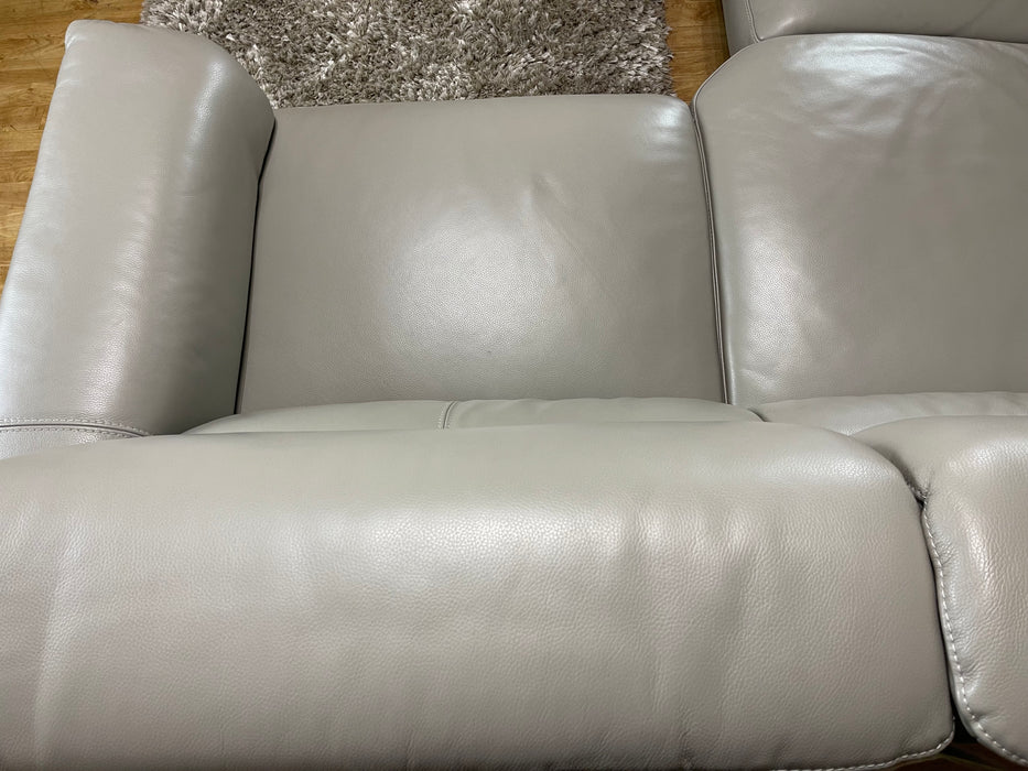 Illinois 2 Corner 1 - Trusty Soft Sheen Cloud Grey Leather - Power Recliner & Power Headrest (WA2)