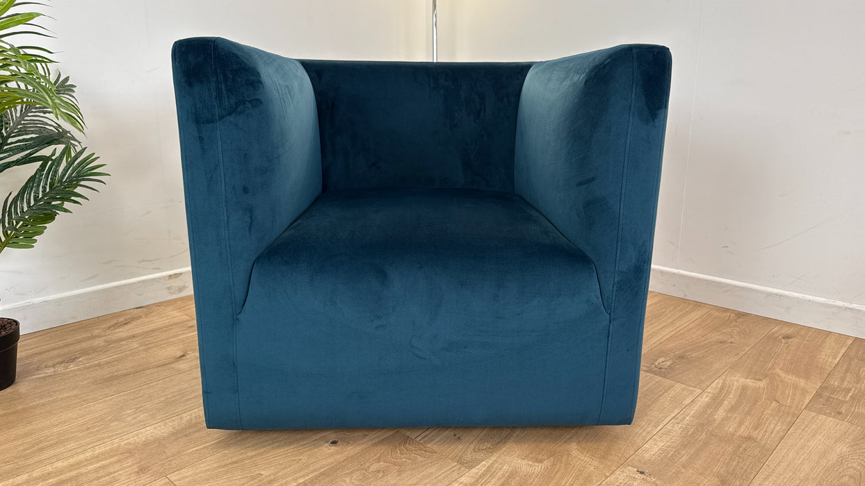 The Strand Chair - Matt Velvet Navy	- Accent