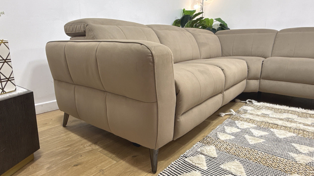 Sofology Jax 3 Corner 1.5 Power Chaise Power Recliner/Headrest in Sample Bella Latte
