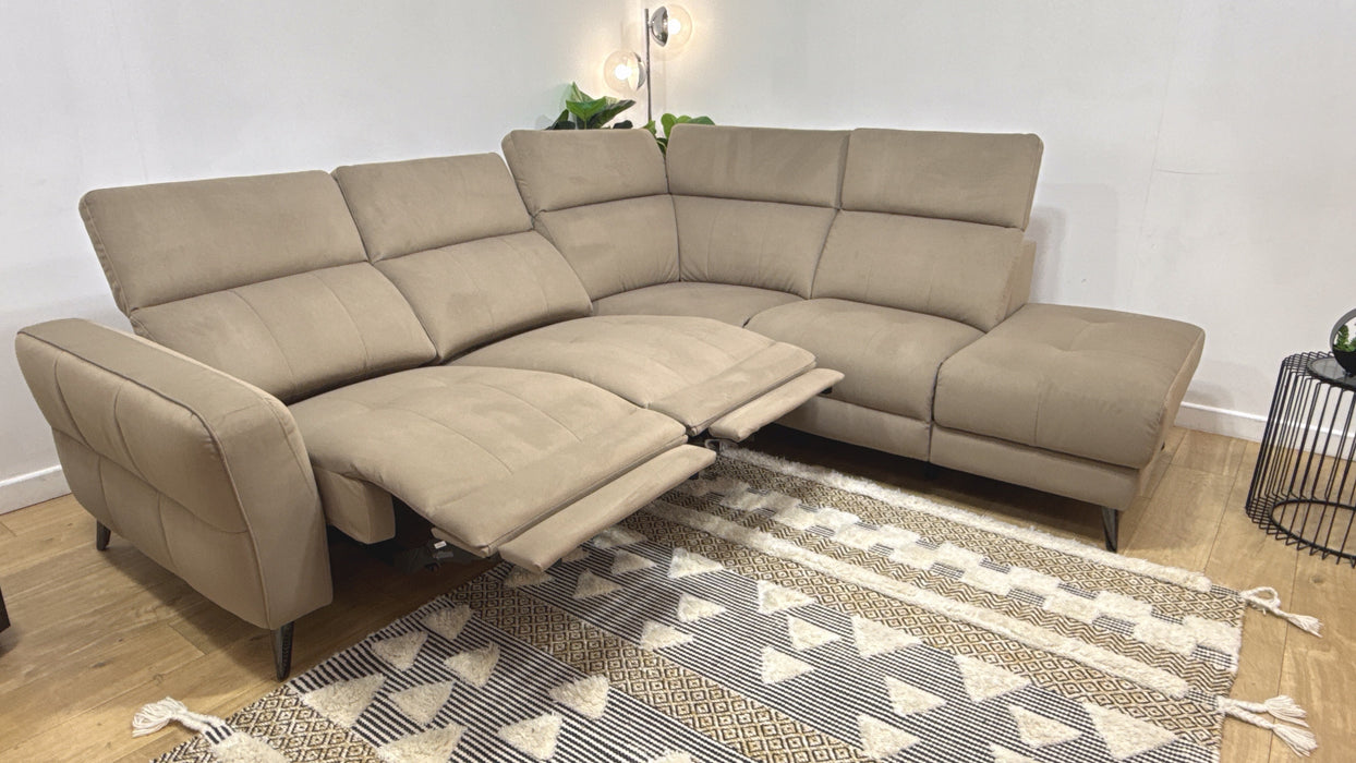 Sofology Jax 3 Corner 1.5 Power Chaise Power Recliner/Headrest in Sample Bella Latte