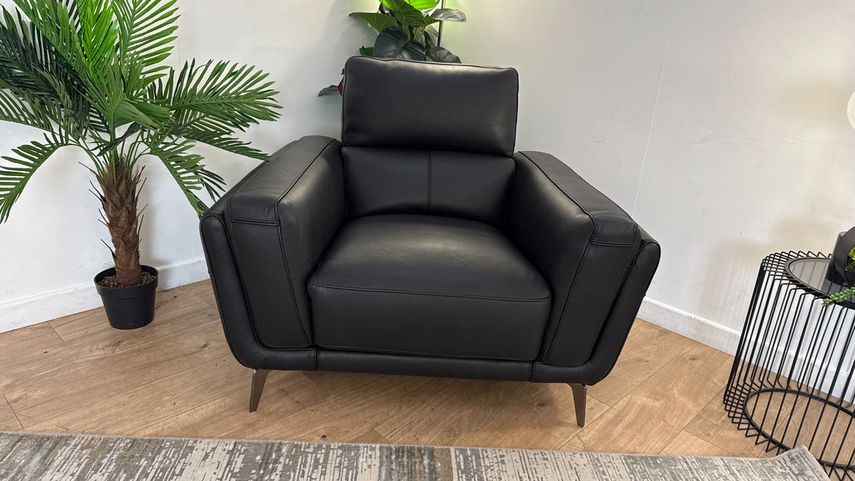 DFS The San Antonio Leather Recliner Chair in Super Club Black