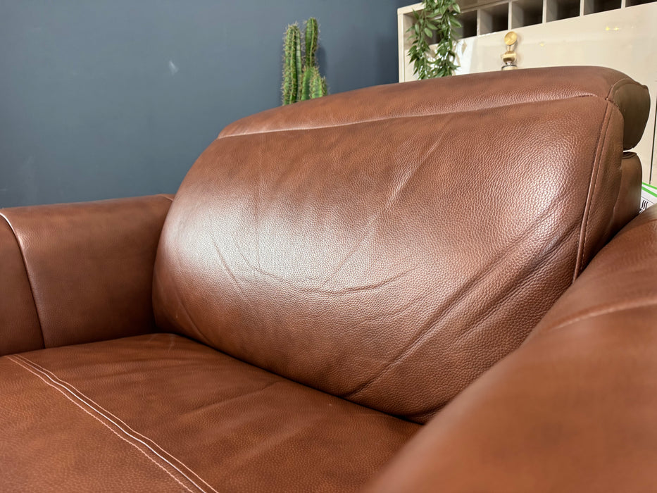 Kingsbridge Leather Loveseat - Trusty Embossed Chestnut (WA2)