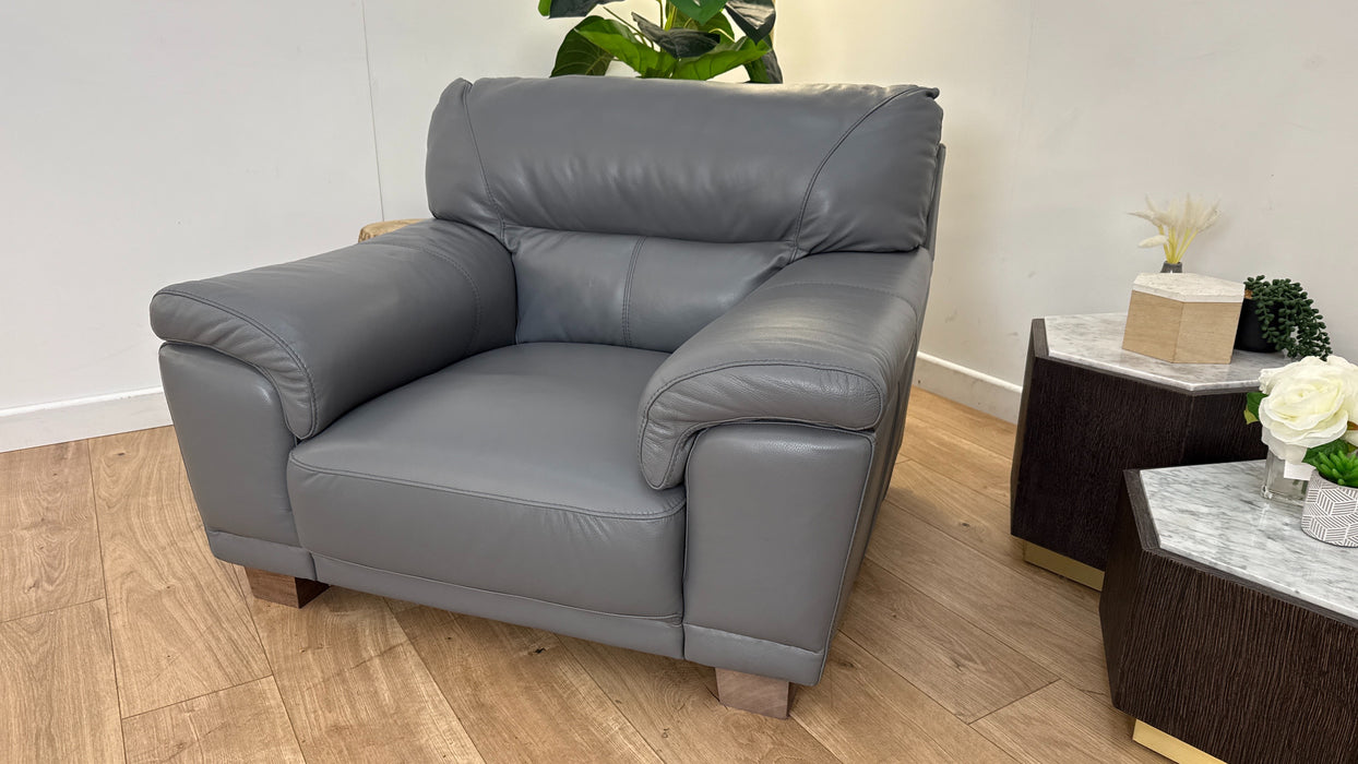 DFS The Mario Leather Chair