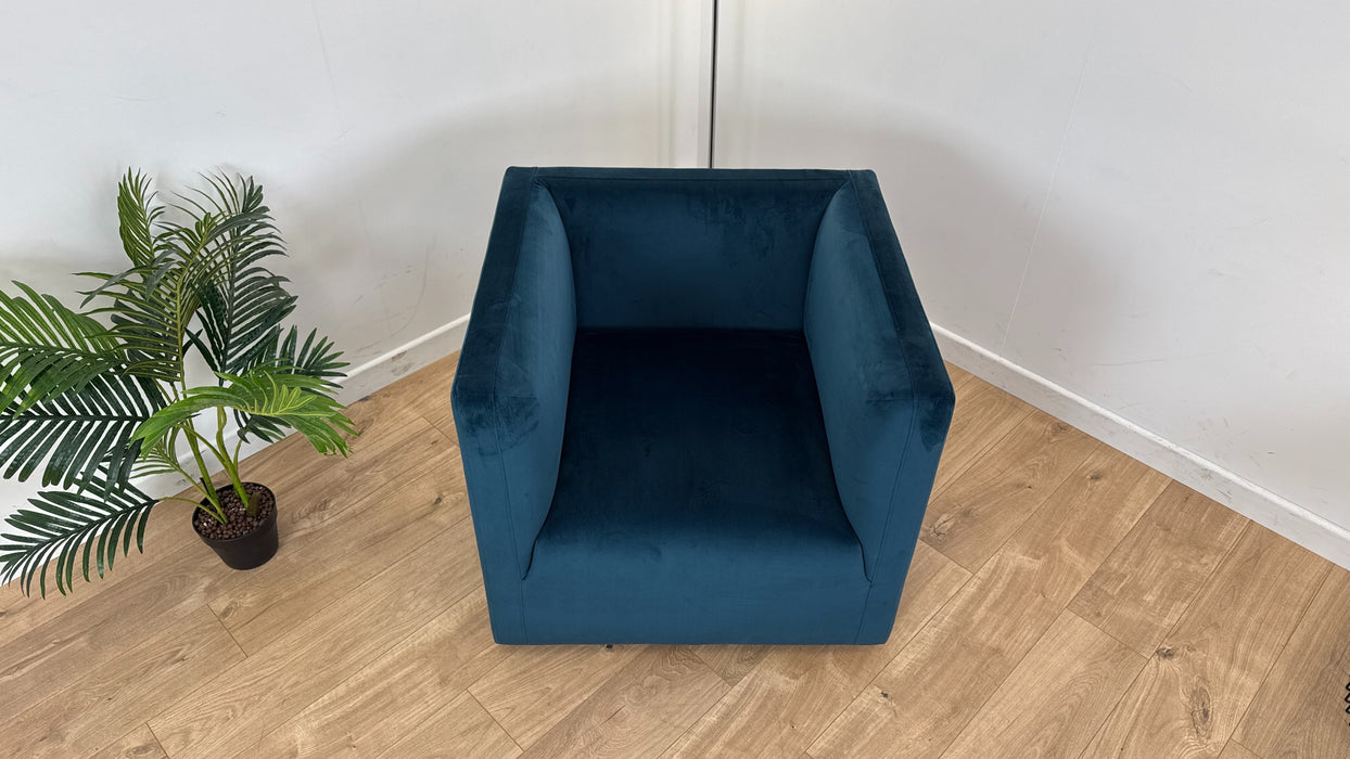 The Strand Chair - Matt Velvet Navy	- Accent