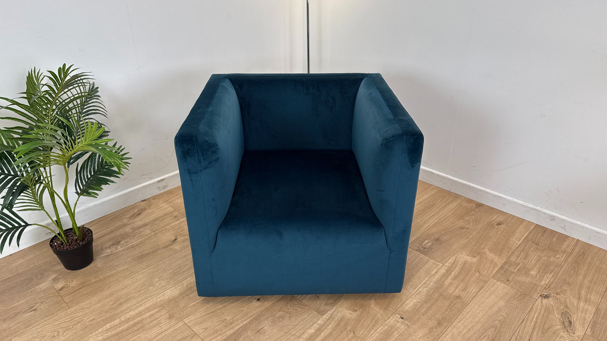 The Strand Chair - Matt Velvet Navy	- Accent