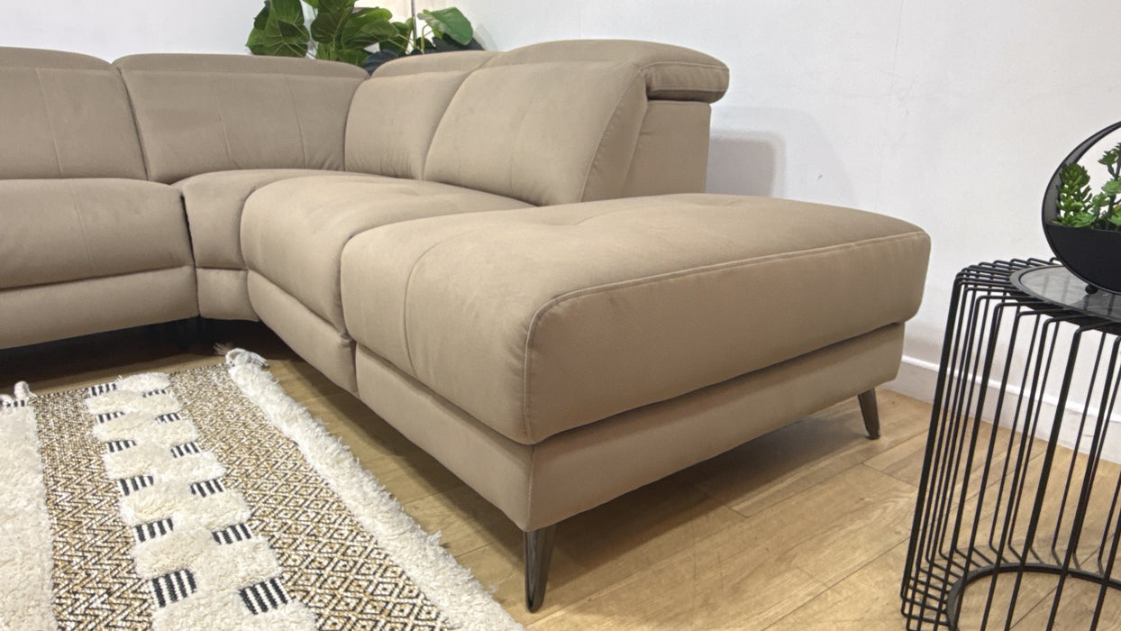 Sofology Jax 3 Corner 1.5 Power Chaise Power Recliner/Headrest in Sample Bella Latte