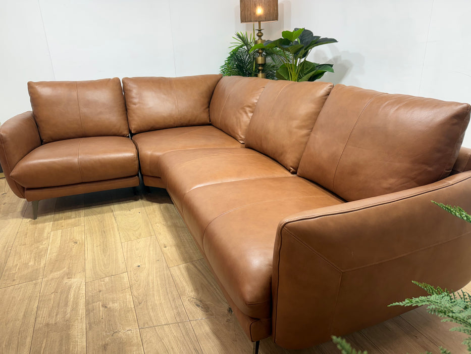 Sofology Adler Leather 1 Corner 2 in Relaxed Soft Tan