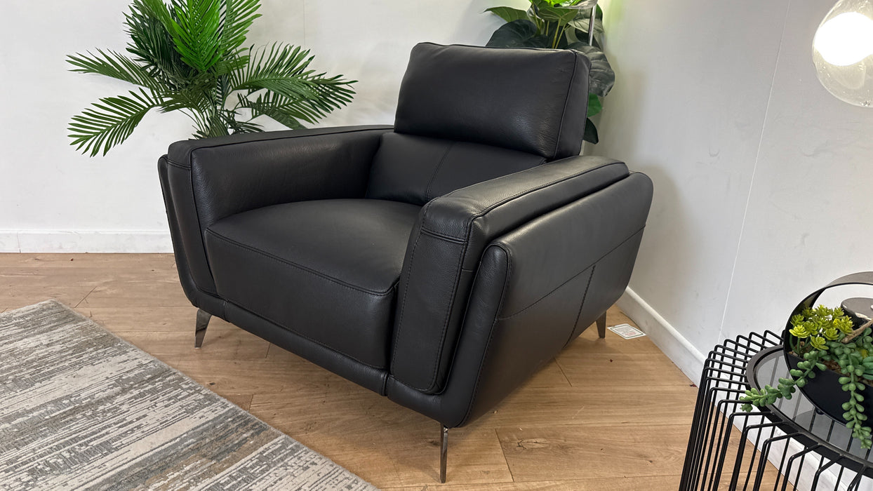 DFS The San Antonio Leather Recliner Chair in Super Club Black