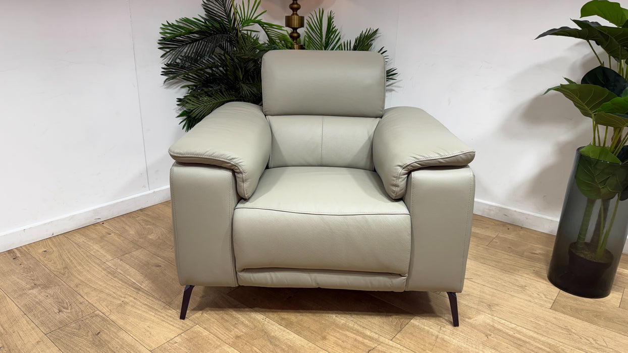 Sofology Fratelli Leather Chair Power Recliner/Headrest in Trusty Embossed Light Grey