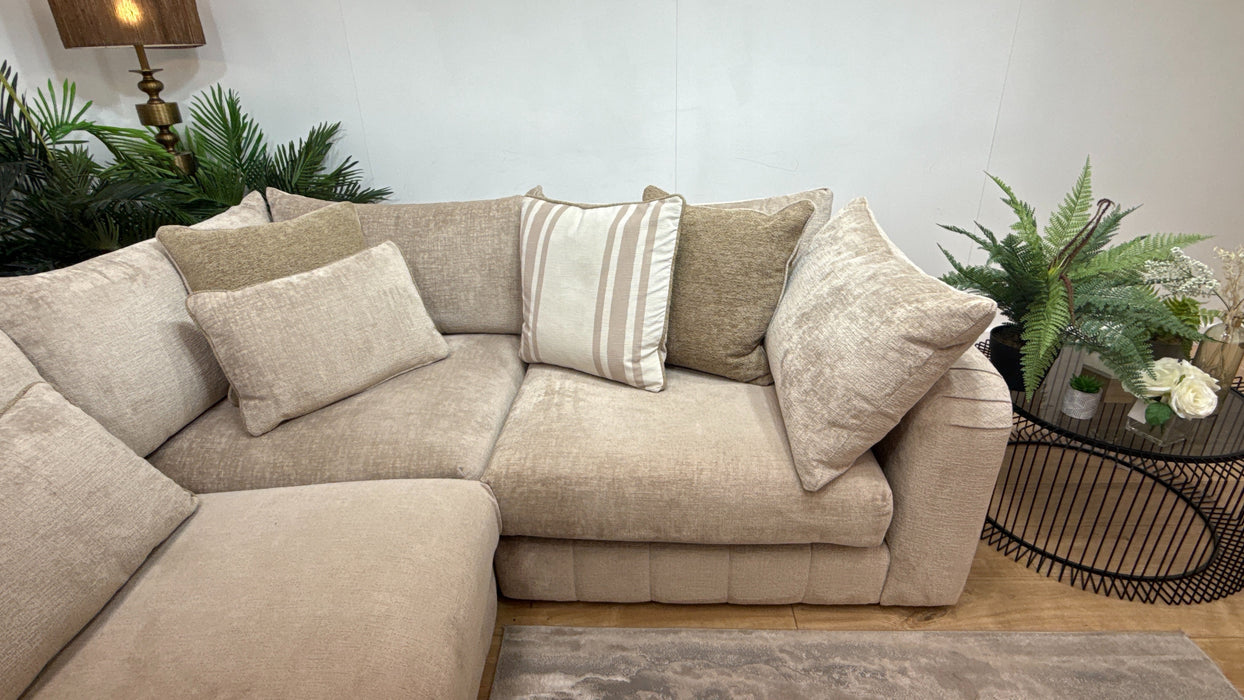 Sofology Westwood Fabric 3 Corner 1 No Trim in Teddy Chenille Natural Mix
