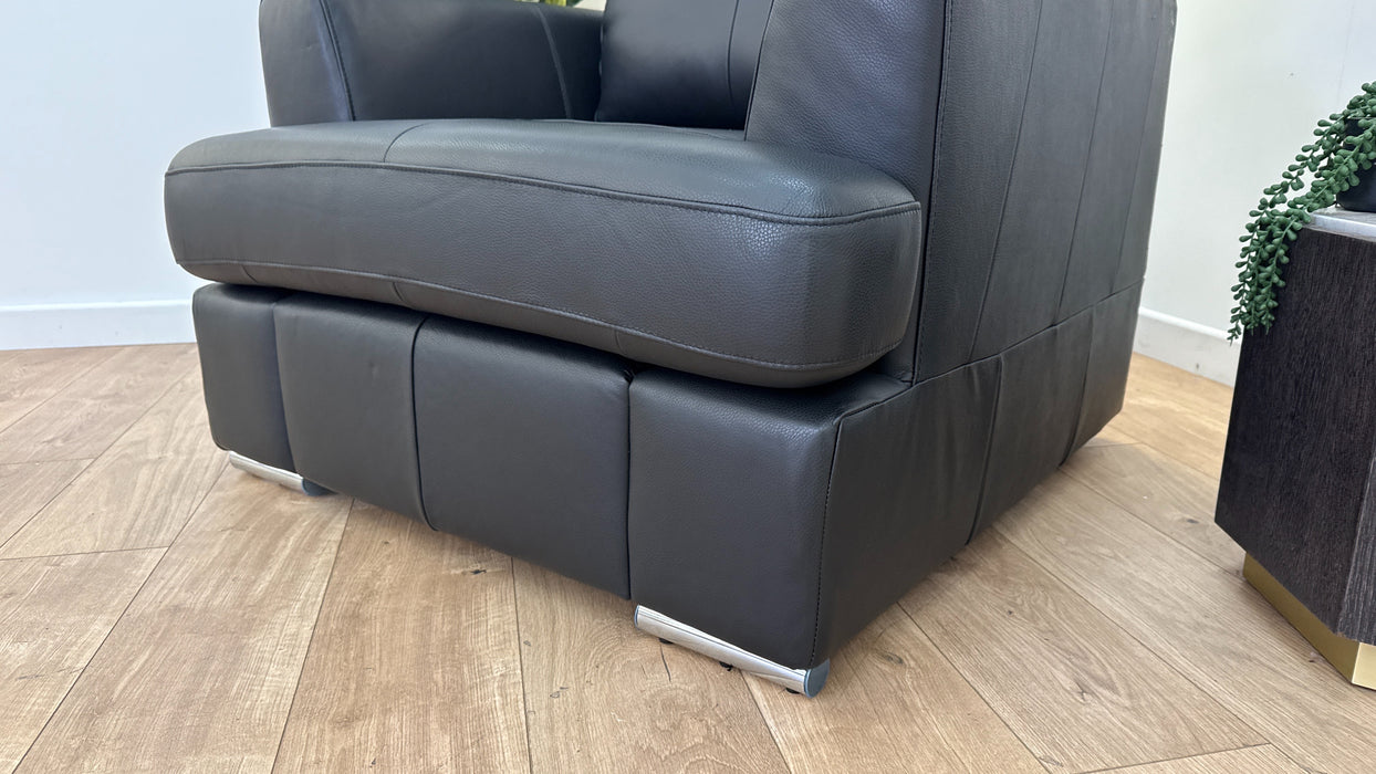 DFS Freya Chair