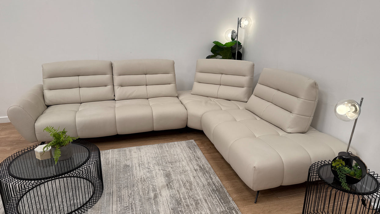 DFS Azienda Leather Corner in Frost