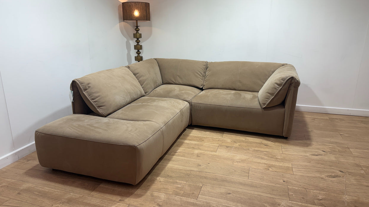 Sofology Tessuto Fabric Chaise 1 Corner 1 in Lifestyle Nubuck Feel Camel