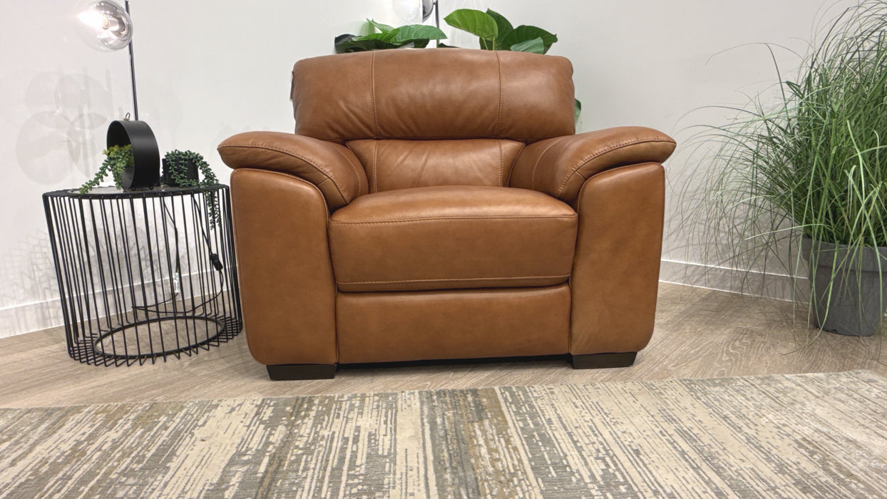 Sofology Santina Leather Chair in Relaxed Soft Tan
