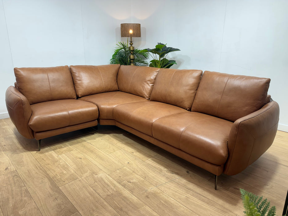 Sofology Adler Leather 1 Corner 2 in Relaxed Soft Tan