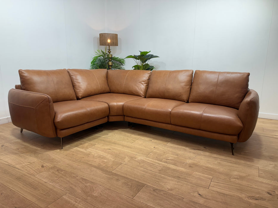 Sofology Adler Leather 1 Corner 2 in Relaxed Soft Tan