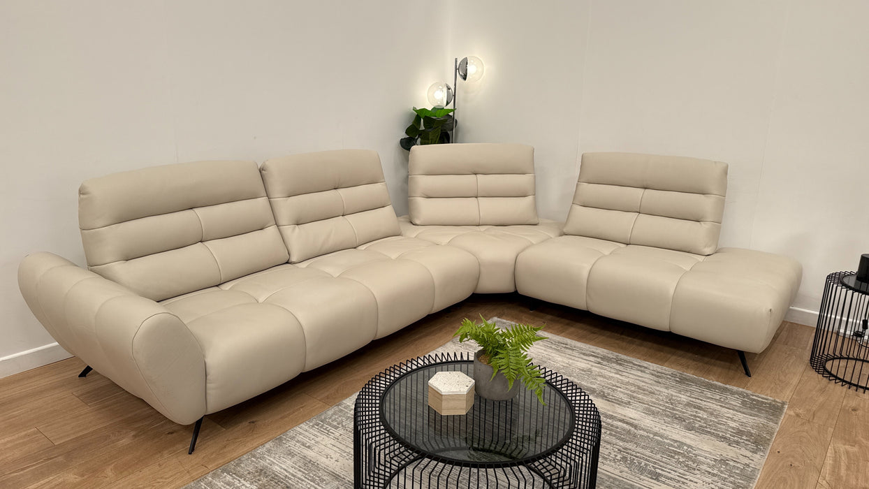 DFS Azienda Leather Corner in Frost