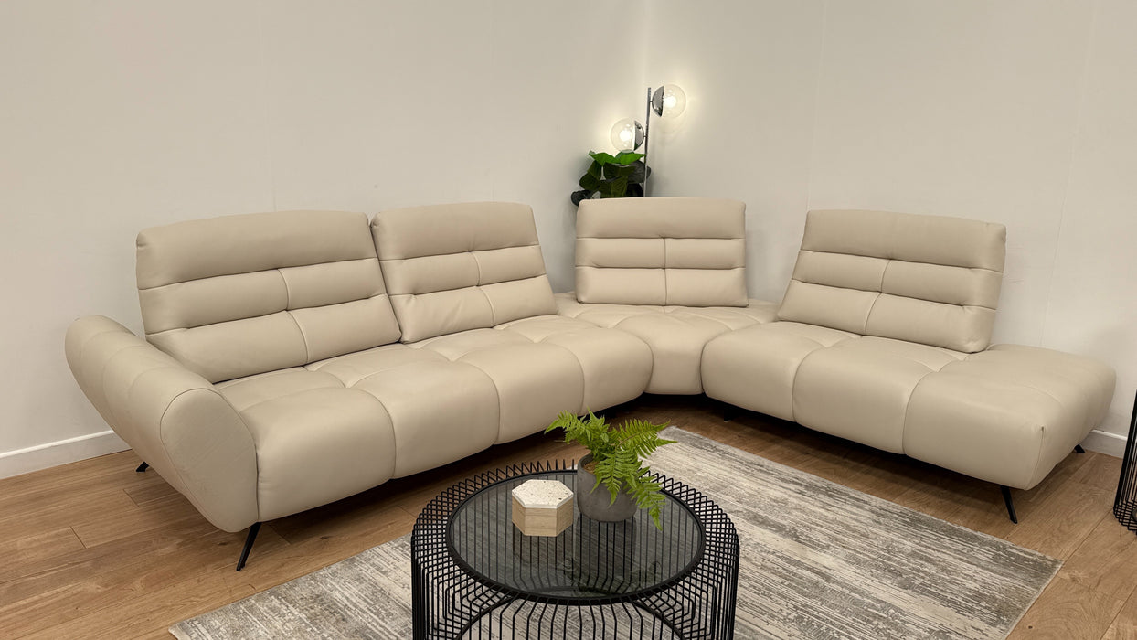 DFS Azienda Leather Corner in Frost