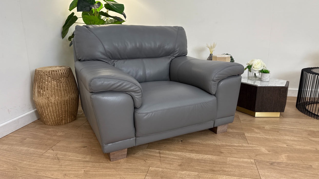 DFS The Mario Leather Chair