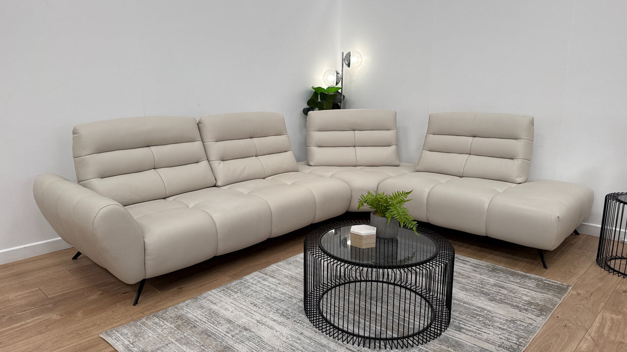 DFS Azienda Leather Corner in Frost