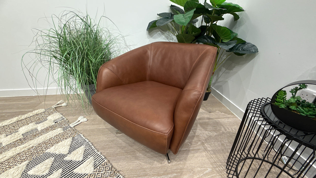 Sofology Adler Leather Swivel Chair in Relaxed Soft Brown