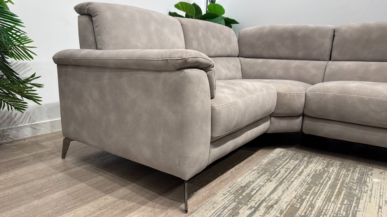 Sofology Illinois 1 Corner 2 Fabric Sofa Single Power Recliner in Mottled Marble