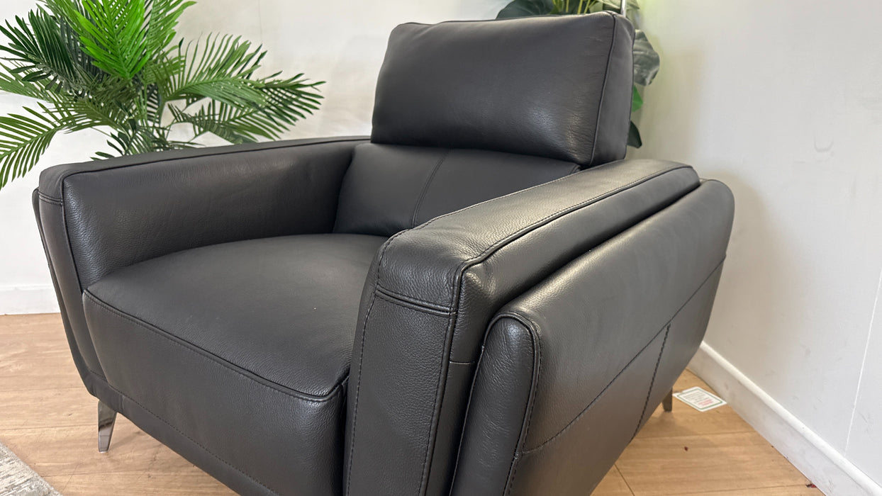 DFS The San Antonio Leather Recliner Chair in Super Club Black