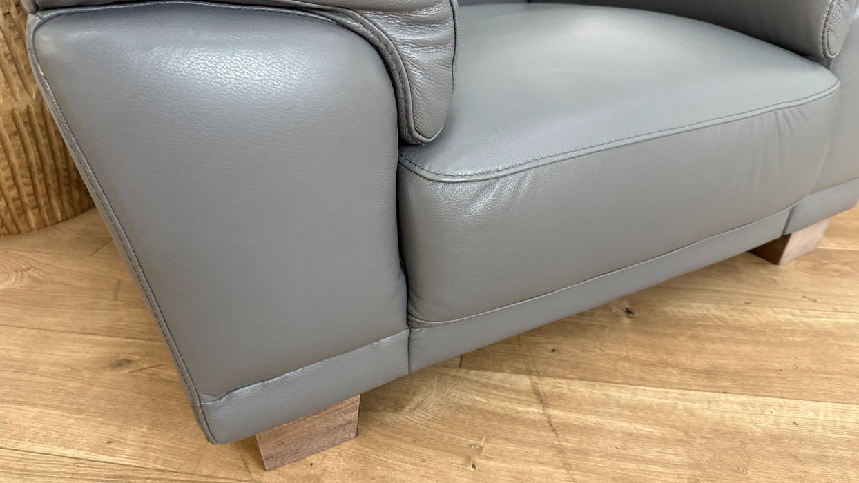 DFS The Mario Leather Chair
