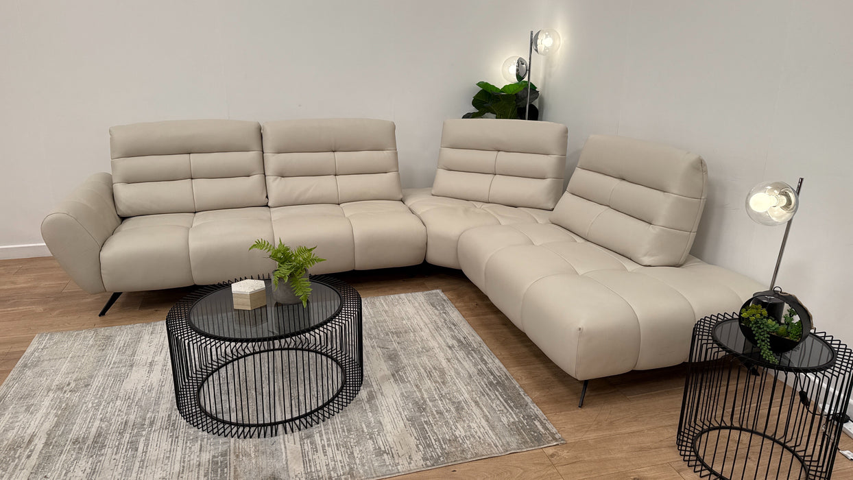 DFS Azienda Leather Corner in Frost