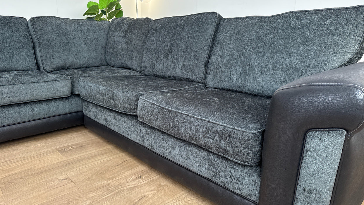 Milbourne 1 Corner 3 Fabric Sofa