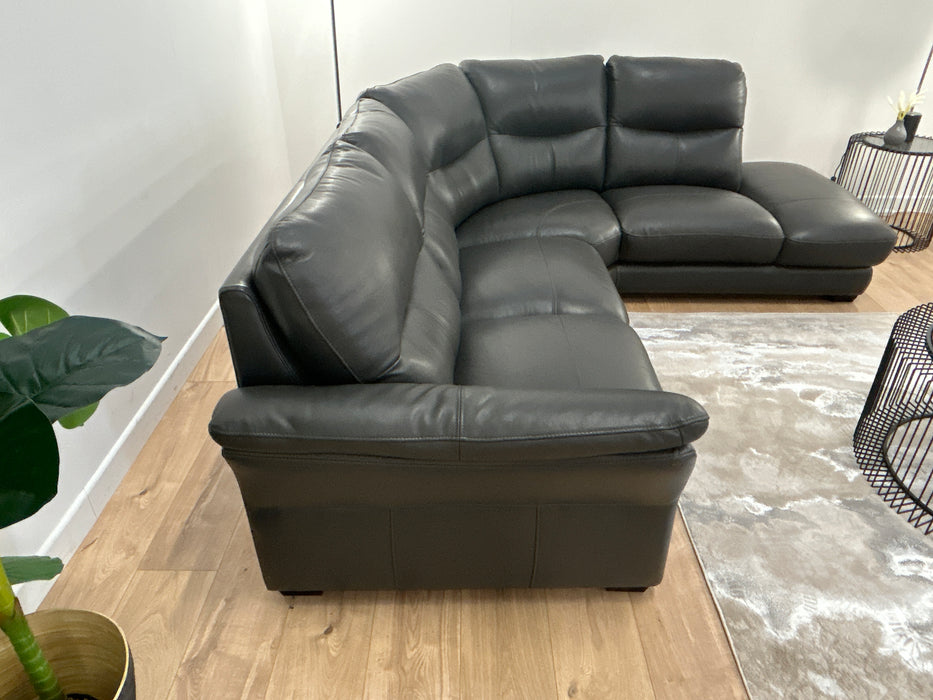 Efron Corner RHF chaise