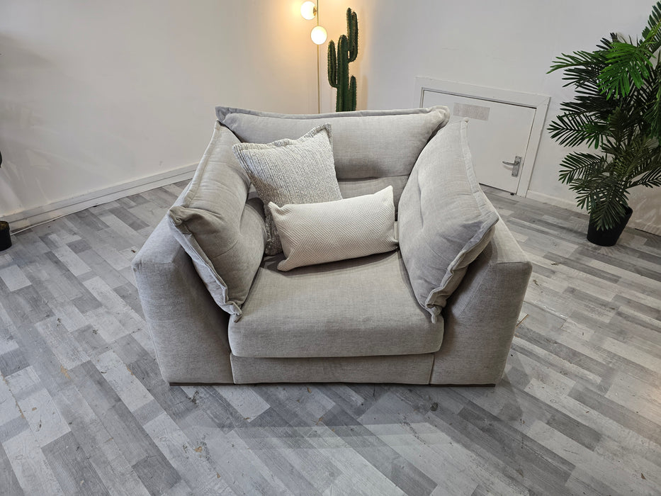 Strato 1.5 seater -  Soft Chenille Silver/Snow Mix