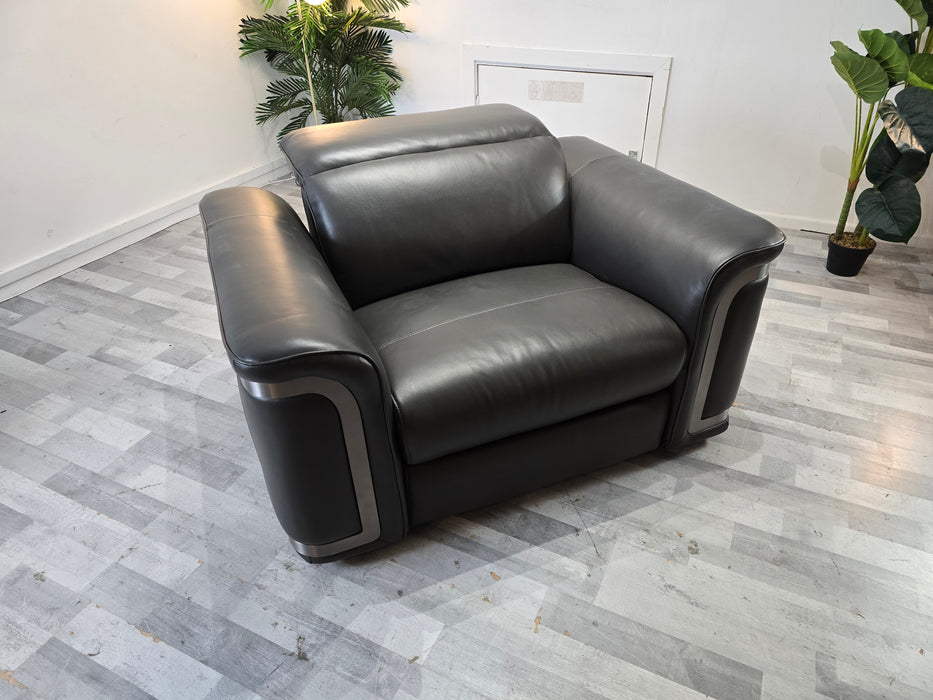 Plaza Loveseat - Trusty Embossed Leather Charcoal - Power Recliner